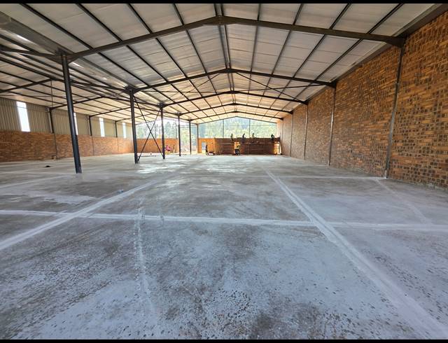 900M² WAREHOUSE TO LET IN AEROTON